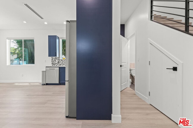 Building Photo - 119-119 S Myers St