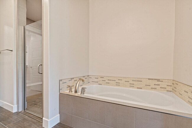Building Photo - 2 bed 2.5 bath premium upgraded home in 55...