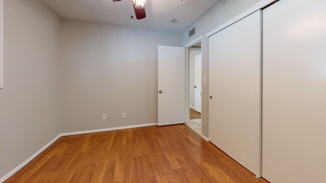 Building Photo - 2080 E Greenway Dr