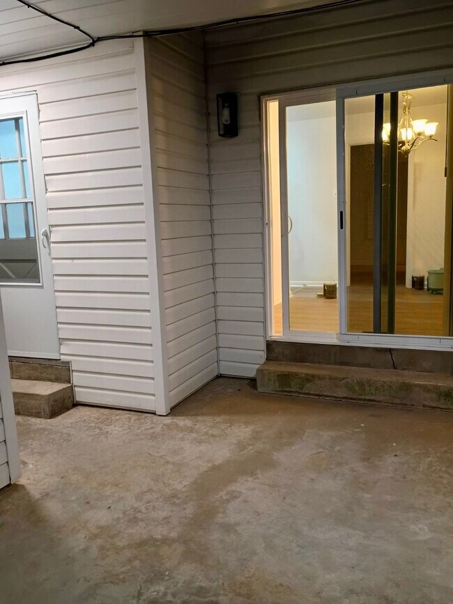 Building Photo - 6408 Blue Bird Dr