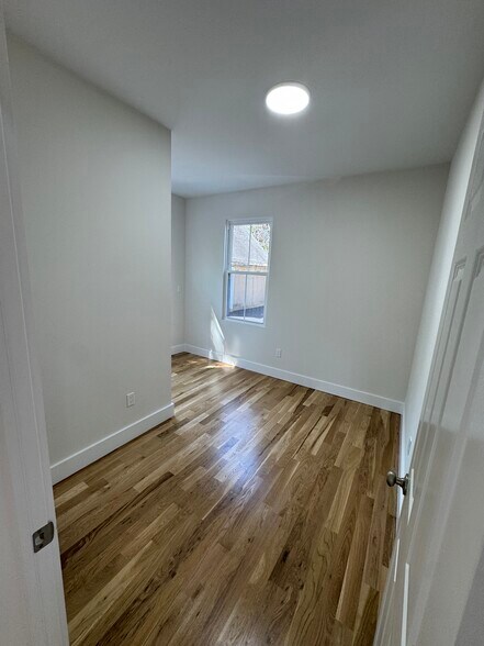 Building Photo - 231 Sixth Ave