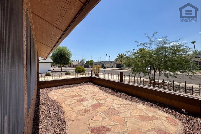 Building Photo - 17211 N Desert Glen Dr