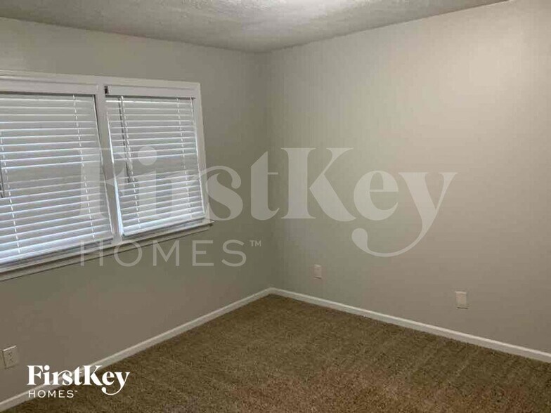 Building Photo - 5659 Fern Creek Dr SW