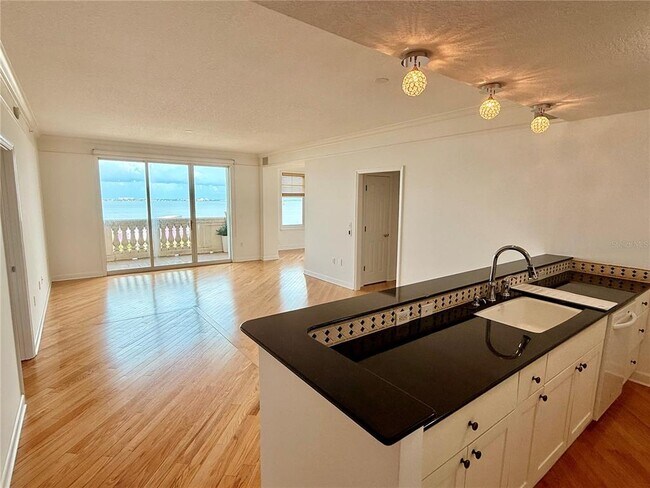 Building Photo - 750 N Tamiami Trl