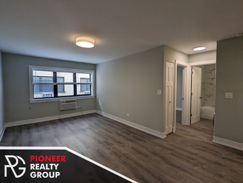 Building Photo - 503 W Barry Ave