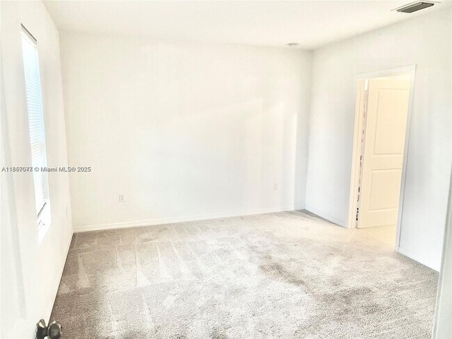 Building Photo - 982 SW Alcantarra Blvd