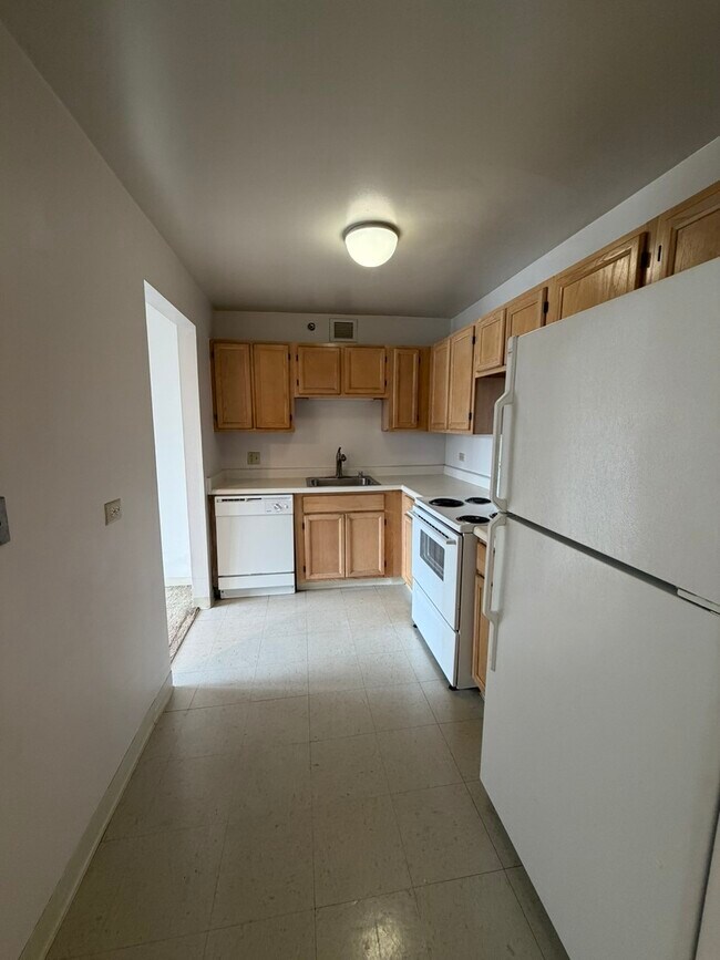 Building Photo - 200 N Dearborn St