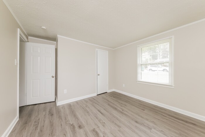 Building Photo - 1404 Waterloo Dr