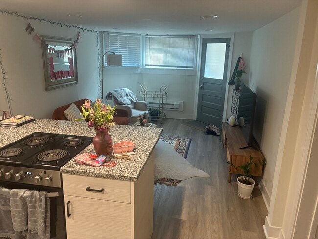 Building Photo - 1336 W Diversey Pkwy