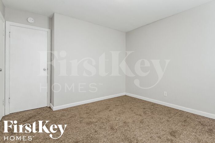 Building Photo - 1741 N Riley Ave