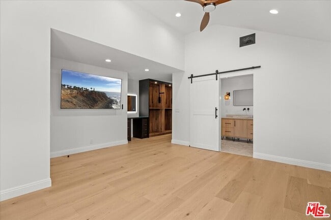 Building Photo - 6443 Matilija Ave