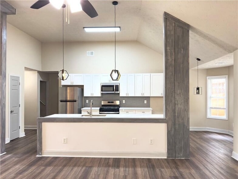 Building Photo - 3035 Baymount Dr