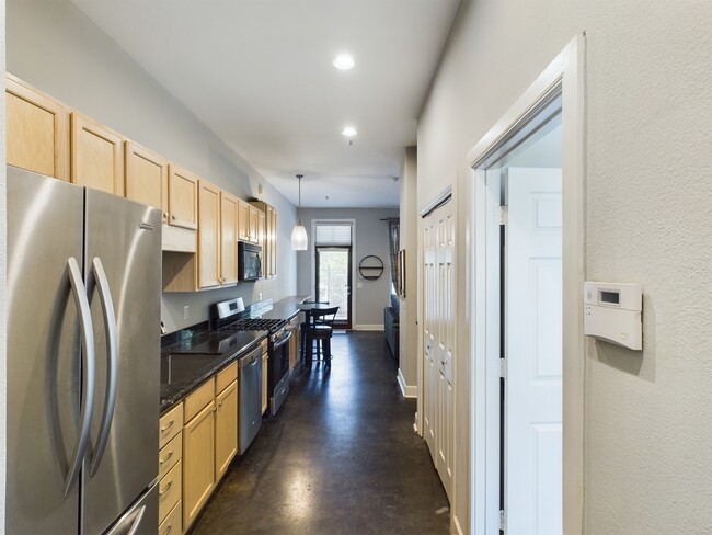 Building Photo - 1602 Elgin St