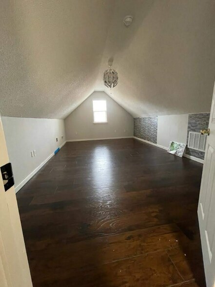 Building Photo - 103 Lantana Ct