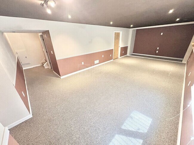 Building Photo - 13982 E Arizona Ave