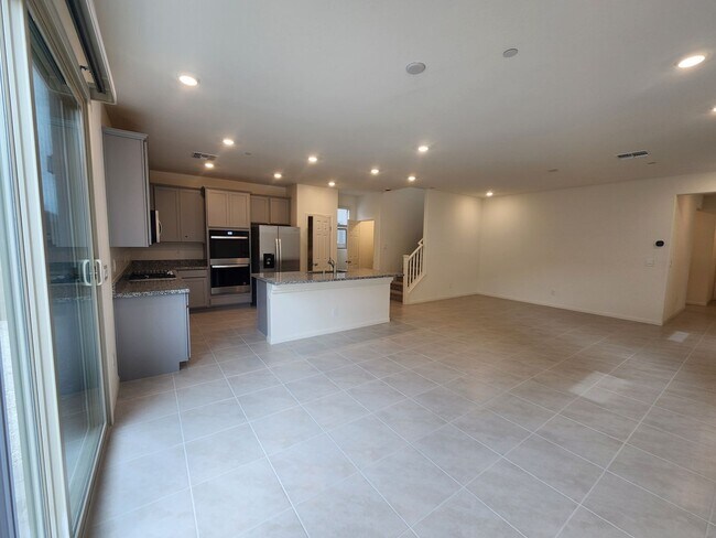 Building Photo - WOW Four Bedroom in North Summerlin!