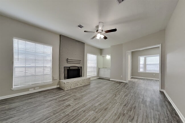 Building Photo - 4715 Brooklawn Dr