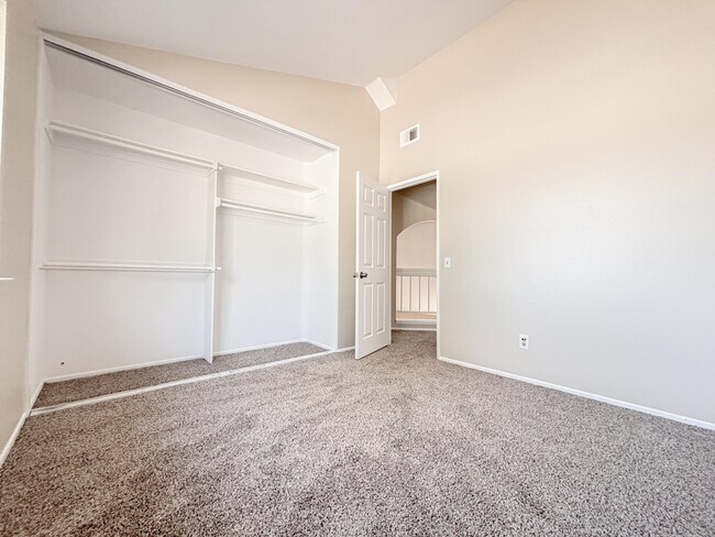 Building Photo - 39360 Longhorn Ct