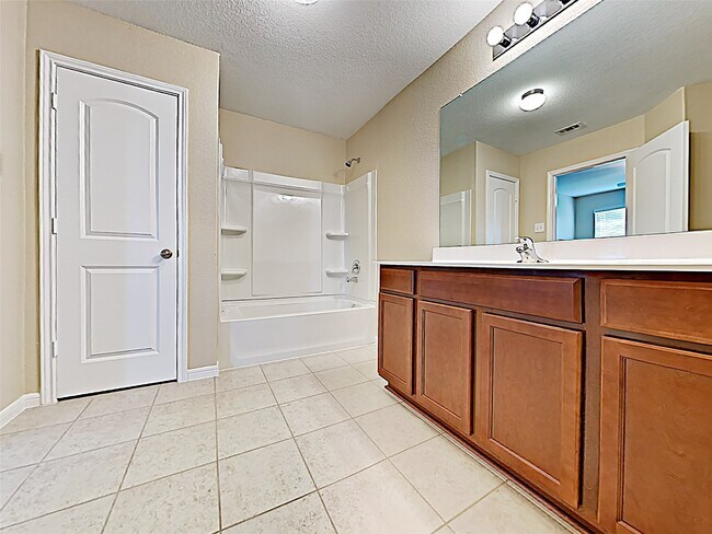 Building Photo - 725 Totem Trail Dr