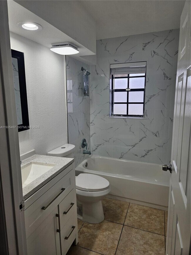 Building Photo - 4479 Oak Terrace Dr