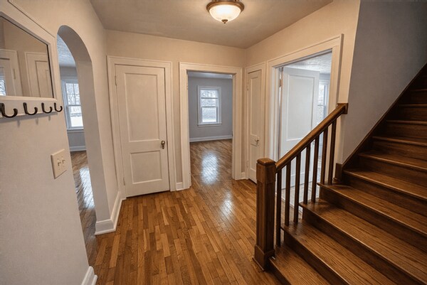 Building Photo - 532 E Greenlawn Ave