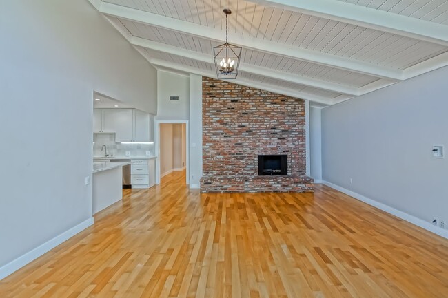 Building Photo - NEWLY REMODELED, BRIGHT & AIRY HOLLYGLEN HOME W/ REAR YARD/PATIO, 2 LIVING AREAS & BRAND NEW KITC...