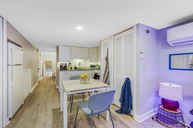 Building Photo - 3007 N Ashland Ave