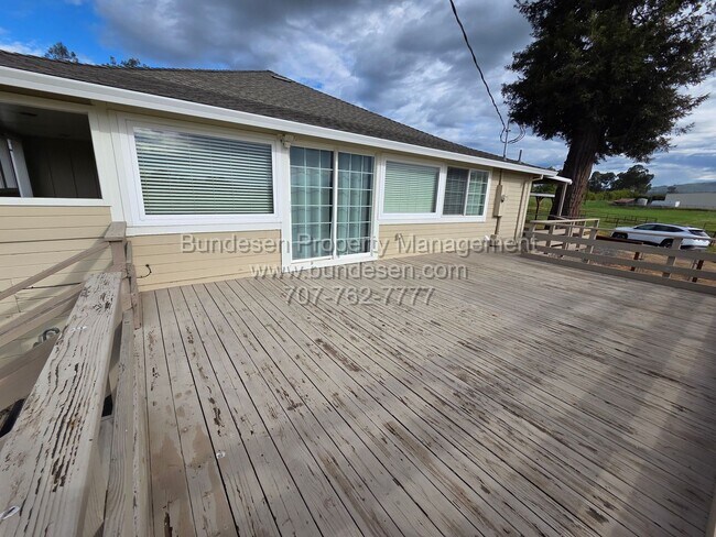 Building Photo - 811 Old Adobe Rd