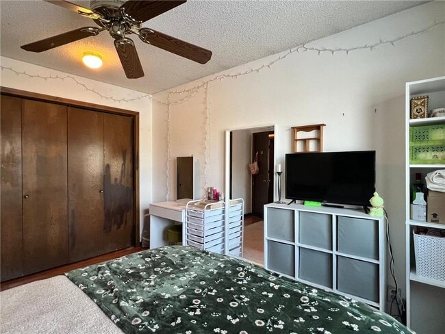 Building Photo - 520 Lake Summit Ct