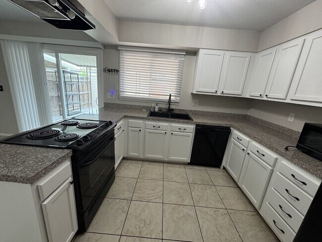 Building Photo - 6621 S La Rosa Dr