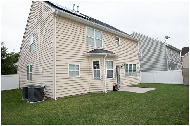 Building Photo - 1321 Adair Dr
