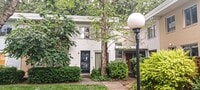 Building Photo - Sunlit 2 Bed 1 Bath, 3 Level Townhome in S...