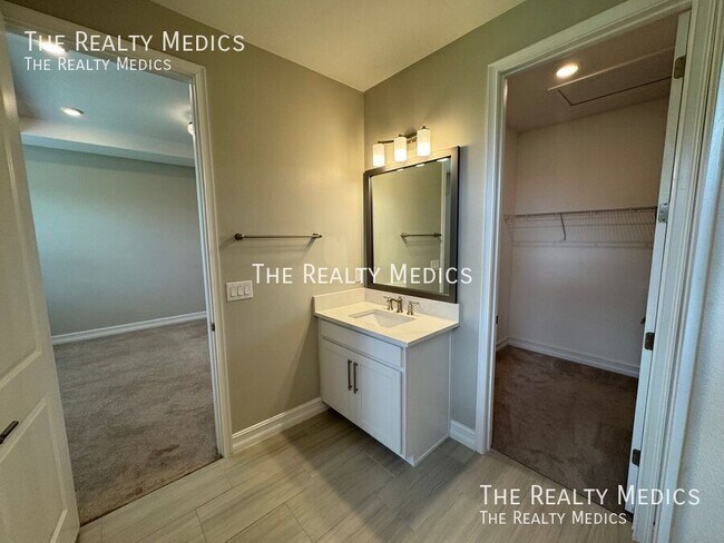 Building Photo - 4712 Lagona Ln
