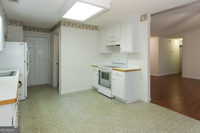 Building Photo - 2804 James Henry Dr