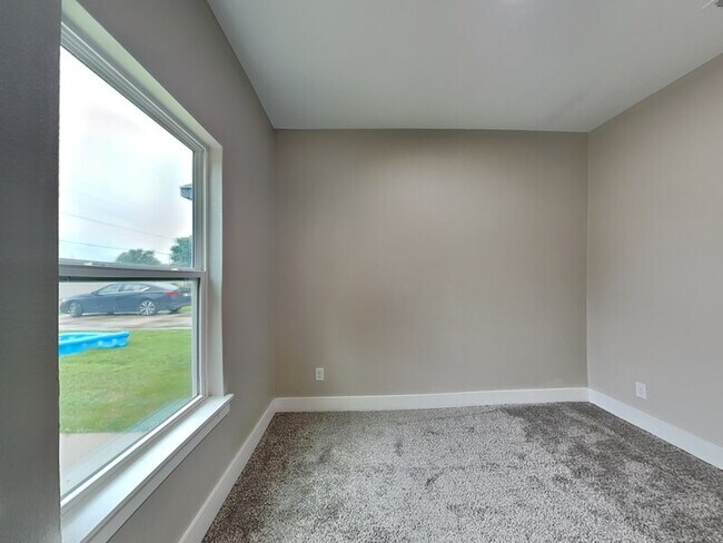 Building Photo - 111 Foster Ln