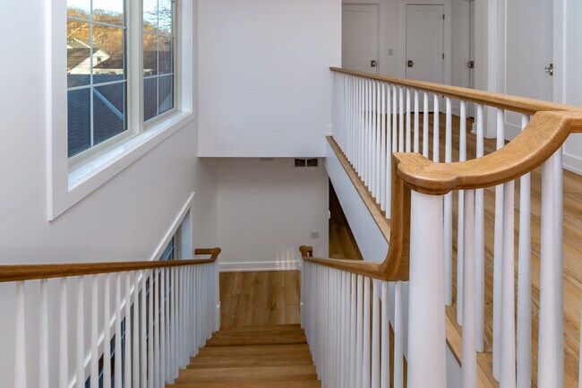 Building Photo - 17 Wilson St