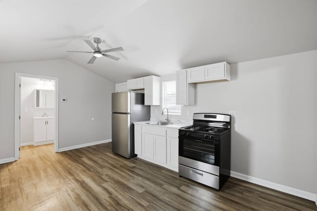 Building Photo - 22600 Middlebelt Rd