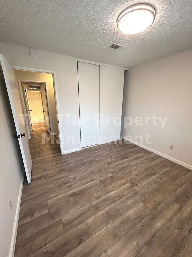 Building Photo - Beautiful 4 Bed/2 Bath House in Central Oceanside - Available NOW***