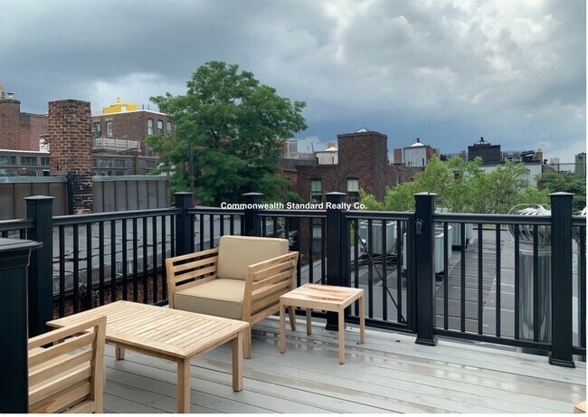 Building Photo - 33 Anderson St