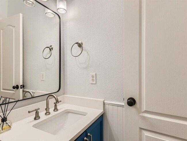 Building Photo - 5904 Kabaye Cove