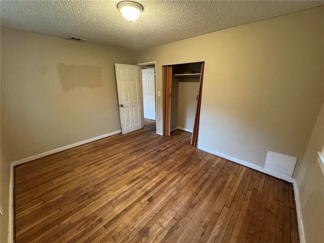 Building Photo - 4670 Rosewood Dr