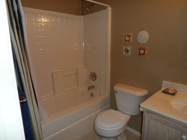 Building Photo - 5225 Newcastle Ln