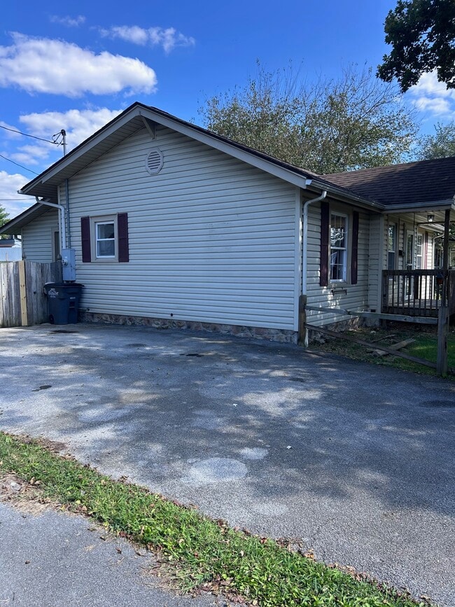 Building Photo - 409 Fairmont Ave