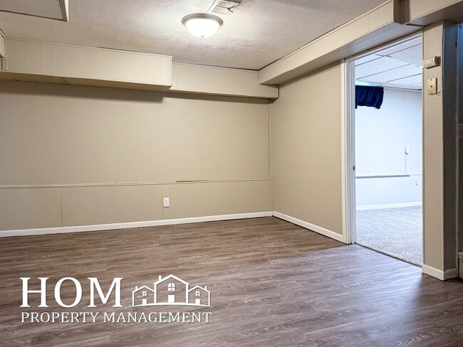 Building Photo - 802 Carney Ave