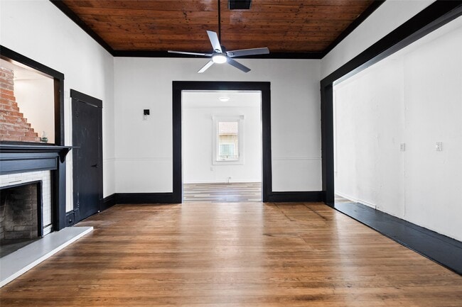 Building Photo - 327 S Robb St