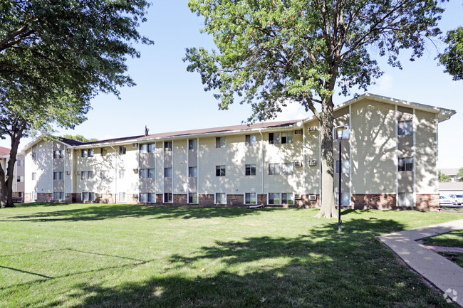 Building Photo - Foxwood Apartments