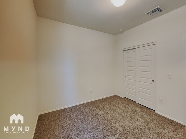 Building Photo - 2549 Calle Palta