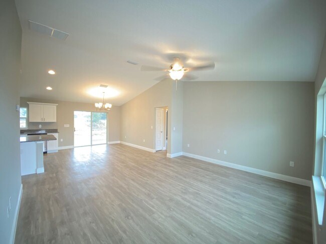 Building Photo - Silver Spring Shores - 3/2/2  **Won't Last***
