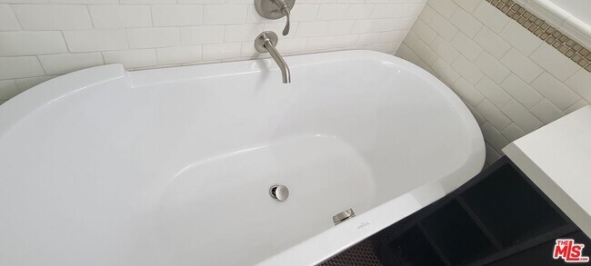 Building Photo - 4419 Wortser Ave