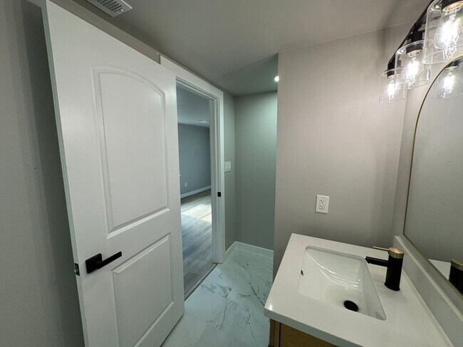 Building Photo - 3919 Elysian St
